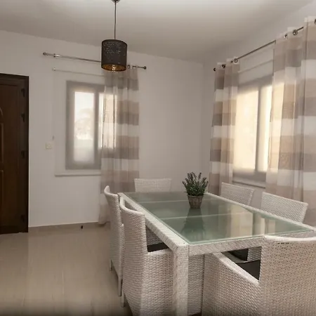 וילה Dafni 21